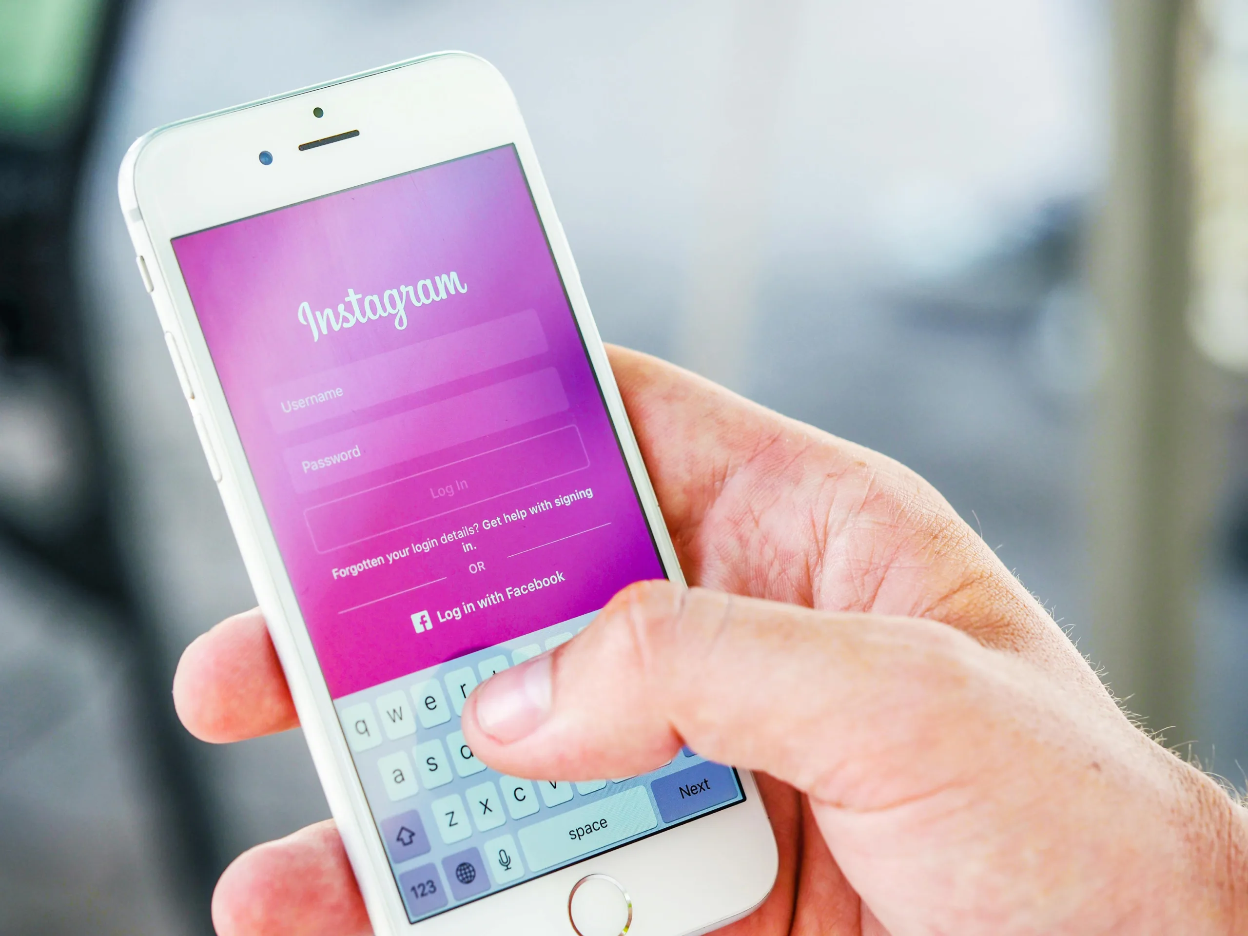 BREAKING: Instagram, Facebook Face Global Outage, Users Fail to Login